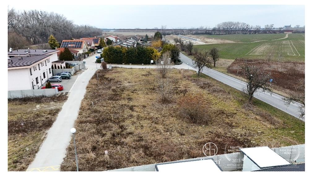 BOSEN | Stavebný pozemok vo výbornej lokalite, 690 m2, Kalinkovo