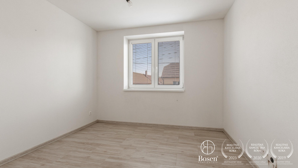 BOSEN | REZERVOVANÉ! Na predaj 4 izbový rodinný dom po kompletnej rekonštrukcii Závod