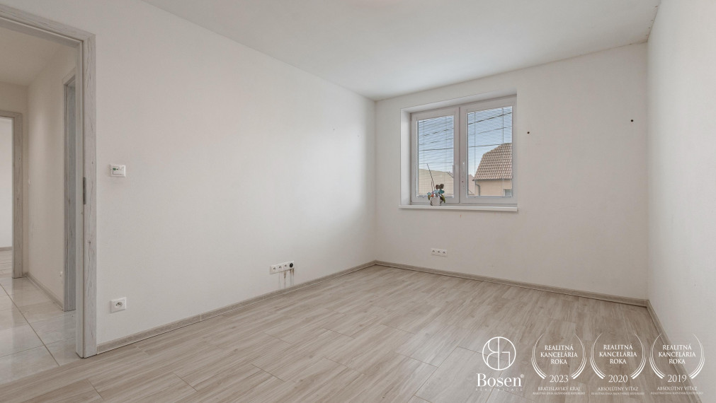 BOSEN | REZERVOVANÉ! Na predaj 4 izbový rodinný dom po kompletnej rekonštrukcii Závod