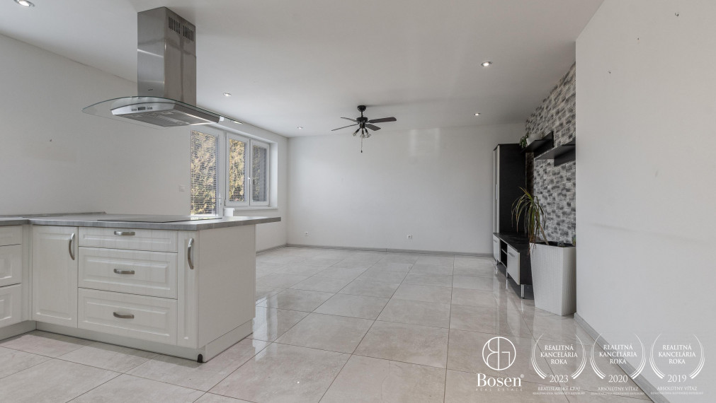 BOSEN | REZERVOVANÉ! Na predaj 4 izbový rodinný dom po kompletnej rekonštrukcii Závod