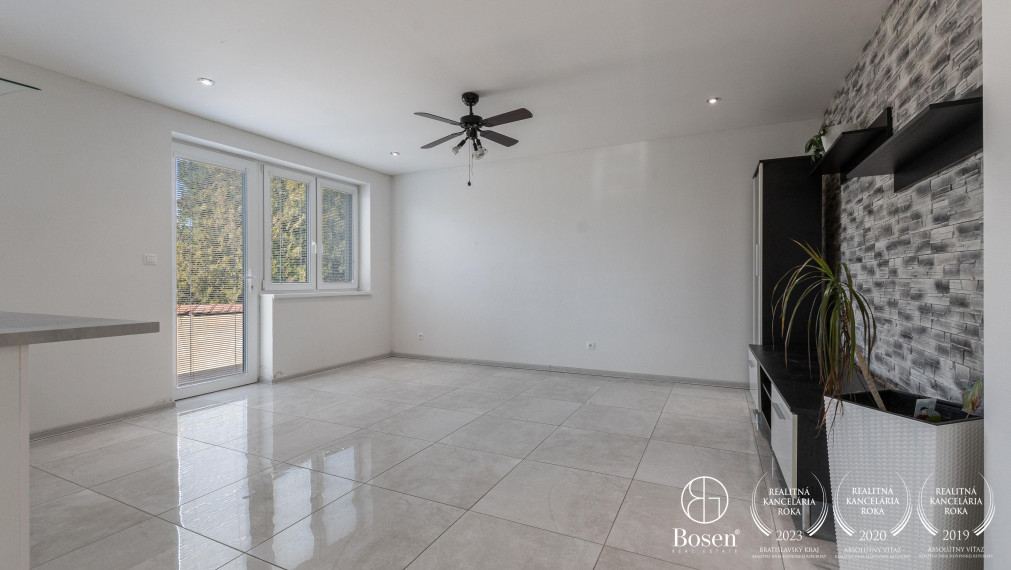 BOSEN | REZERVOVANÉ! Na predaj 4 izbový rodinný dom po kompletnej rekonštrukcii Závod