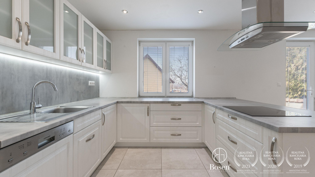 BOSEN | REZERVOVANÉ! Na predaj 4 izbový rodinný dom po kompletnej rekonštrukcii Závod