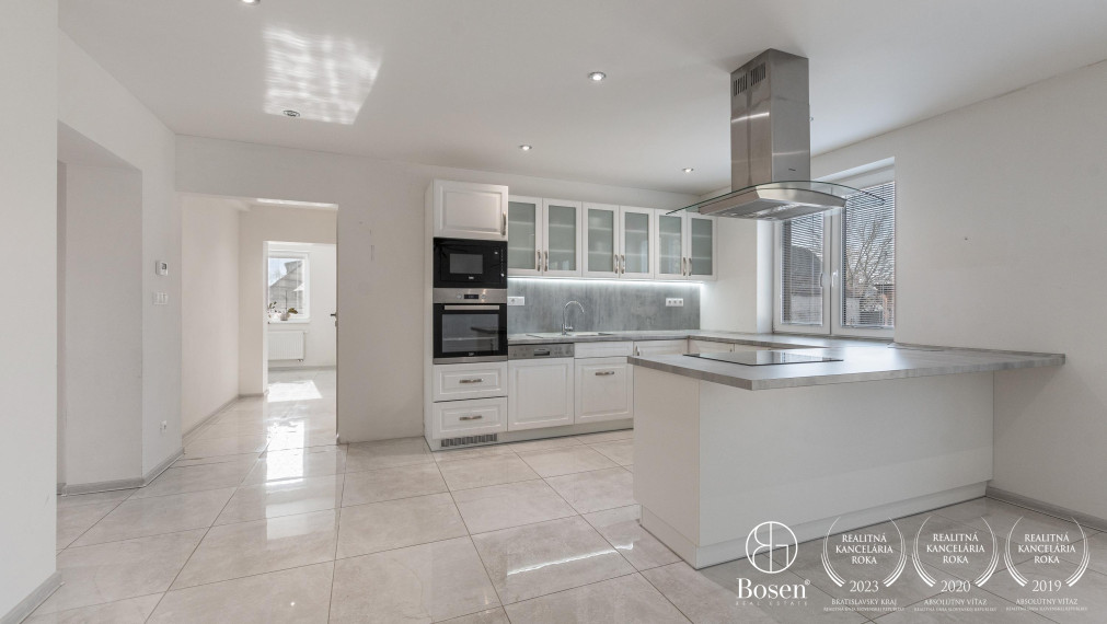 BOSEN | REZERVOVANÉ! Na predaj 4 izbový rodinný dom po kompletnej rekonštrukcii Závod