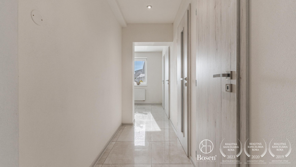 BOSEN | REZERVOVANÉ! Na predaj 4 izbový rodinný dom po kompletnej rekonštrukcii Závod