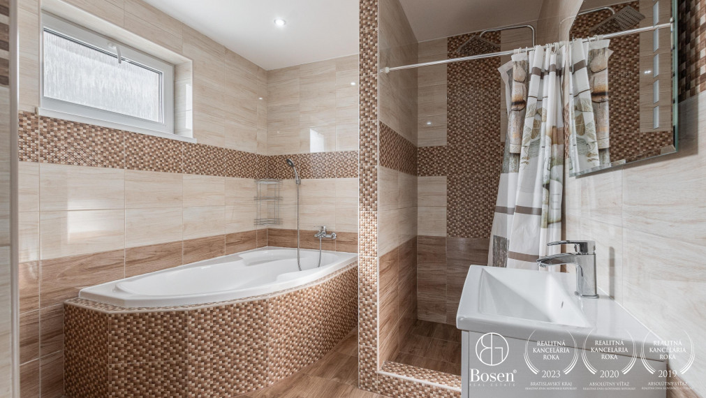 BOSEN | REZERVOVANÉ! Na predaj 4 izbový rodinný dom po kompletnej rekonštrukcii Závod