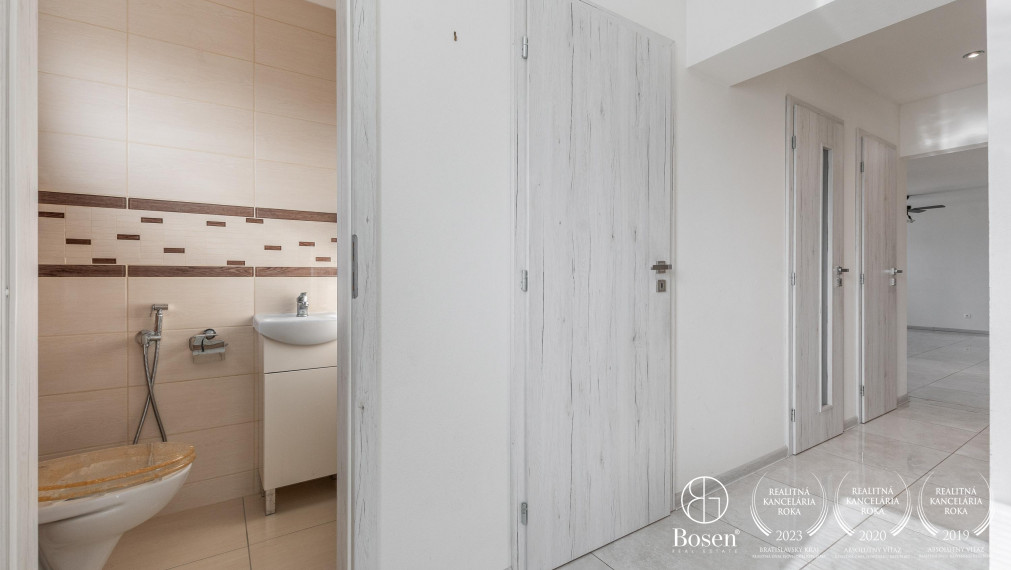 BOSEN | REZERVOVANÉ! Na predaj 4 izbový rodinný dom po kompletnej rekonštrukcii Závod