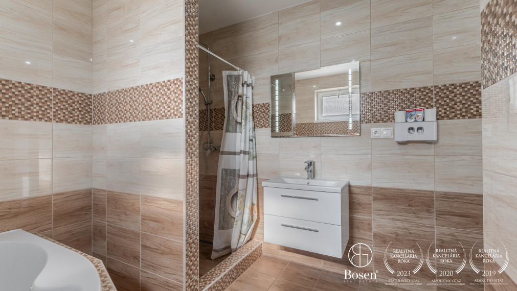 BOSEN | REZERVOVANÉ! Na predaj 4 izbový rodinný dom po kompletnej rekonštrukcii Závod