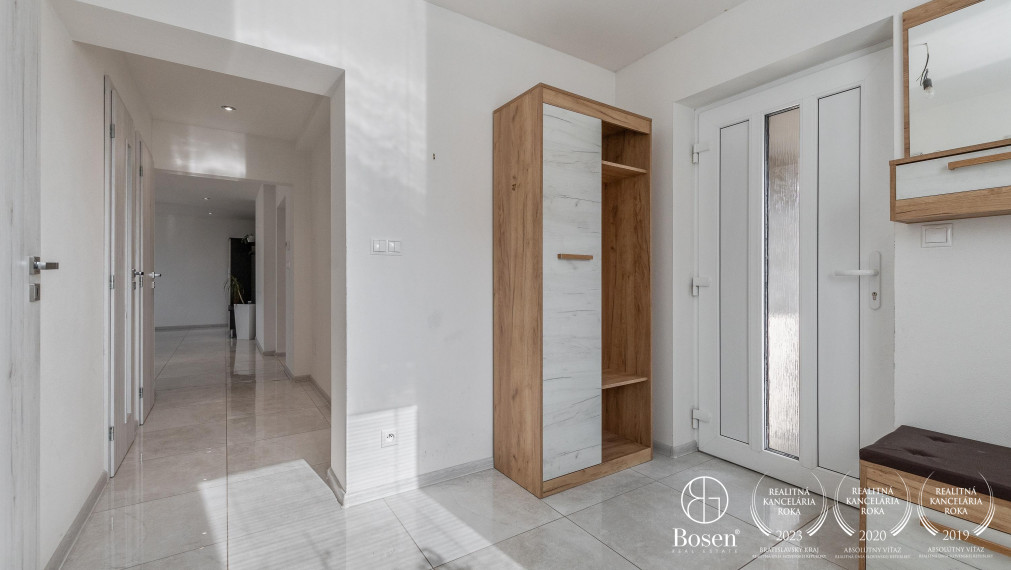 BOSEN | REZERVOVANÉ! Na predaj 4 izbový rodinný dom po kompletnej rekonštrukcii Závod