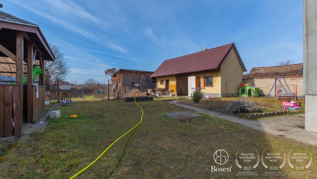 BOSEN | REZERVOVANÉ! Na predaj 4 izbový rodinný dom po kompletnej rekonštrukcii Závod