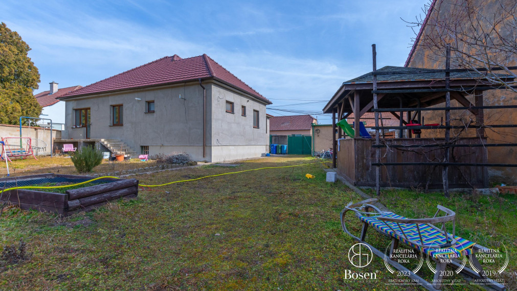 BOSEN | REZERVOVANÉ! Na predaj 4 izbový rodinný dom po kompletnej rekonštrukcii Závod