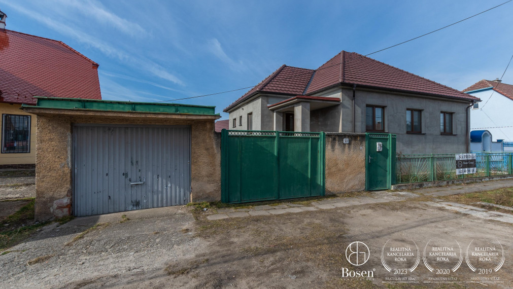 BOSEN | REZERVOVANÉ! Na predaj 4 izbový rodinný dom po kompletnej rekonštrukcii Závod