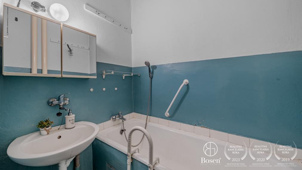 BOSEN | REZERVOVANÉ, Priestranný 3 izbový byt na ulici Zálužická, 86 m2