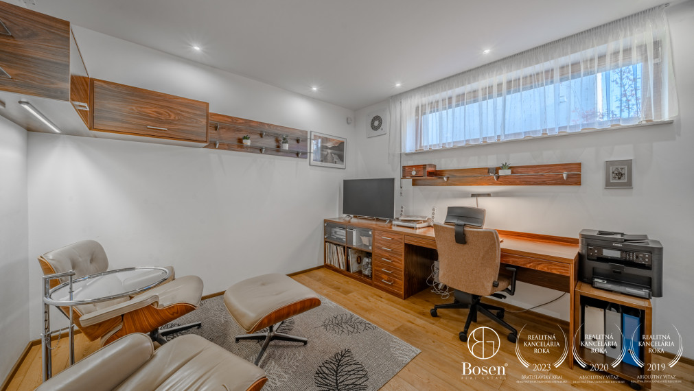 BOSEN | Moderný rodinný dom s nádhernou záhradou a investičným pozemkom, ulica Brezová