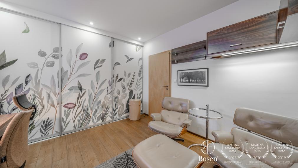 BOSEN | Moderný rodinný dom s nádhernou záhradou a investičným pozemkom, ulica Brezová