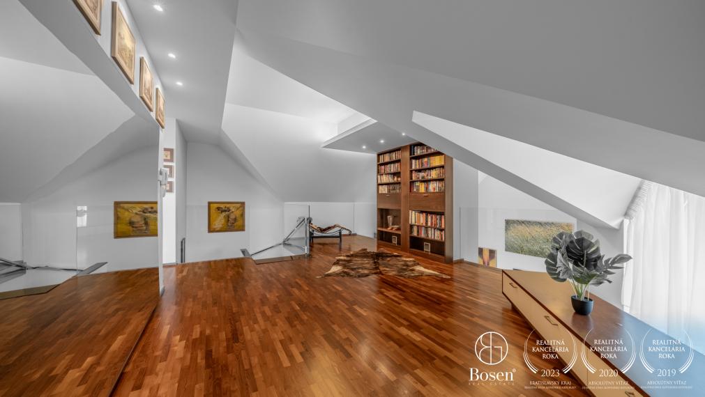 BOSEN | Moderný rodinný dom s nádhernou záhradou a investičným pozemkom, ulica Brezová