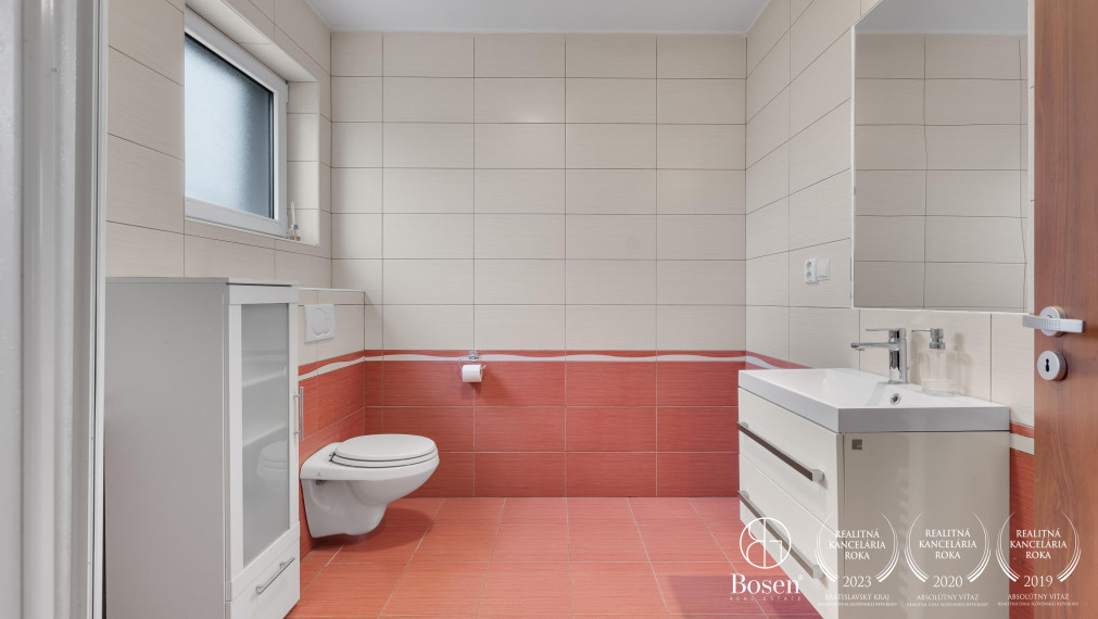 BOSEN | REZERVOVANÉ- Dvojpodlažný 5 izbový rodinný dom po kompletnej rekonštrukcii s garážou v obci Závod