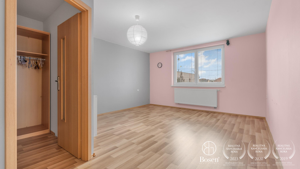 BOSEN | REZERVOVANÉ- Dvojpodlažný 5 izbový rodinný dom po kompletnej rekonštrukcii s garážou v obci Závod