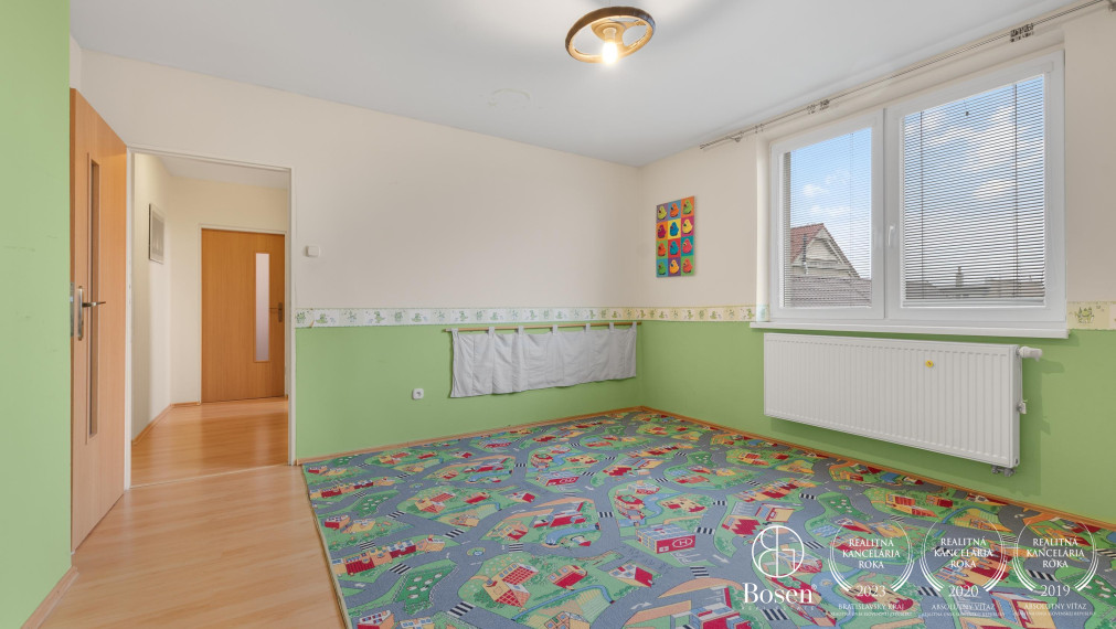 BOSEN | REZERVOVANÉ- Dvojpodlažný 5 izbový rodinný dom po kompletnej rekonštrukcii s garážou v obci Závod