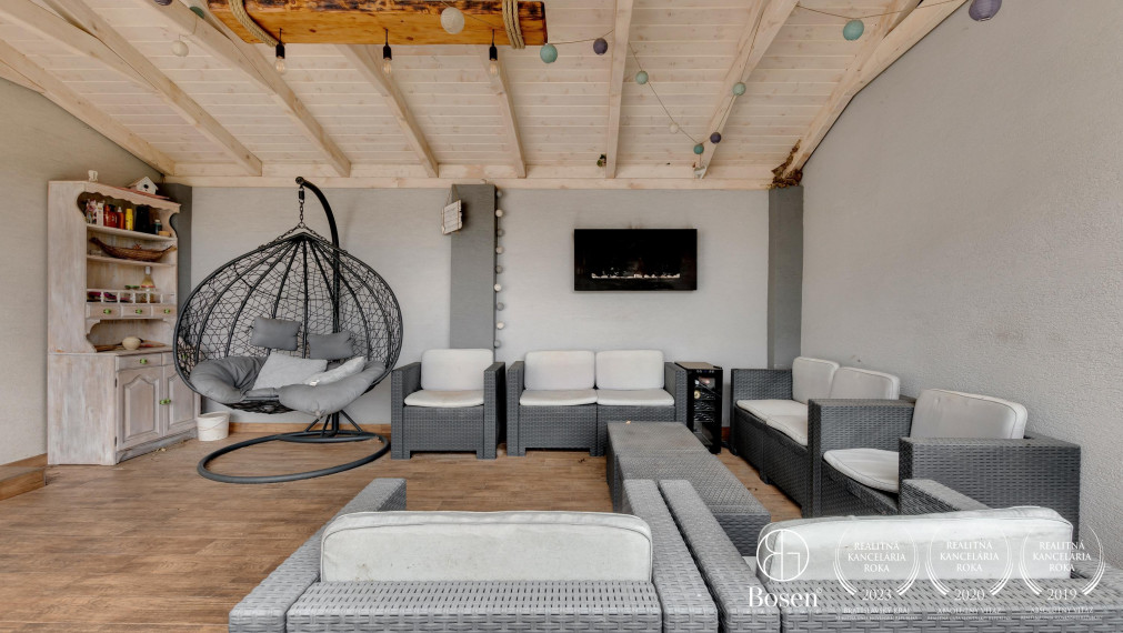 BOSEN | REZERVOVANÉ- Dvojpodlažný 5 izbový rodinný dom po kompletnej rekonštrukcii s garážou v obci Závod