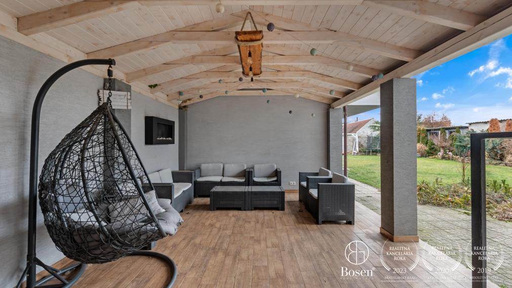 BOSEN | REZERVOVANÉ- Dvojpodlažný 5 izbový rodinný dom po kompletnej rekonštrukcii s garážou v obci Závod