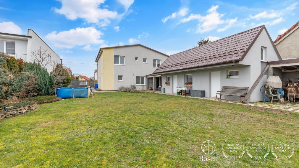 BOSEN | REZERVOVANÉ- Dvojpodlažný 5 izbový rodinný dom po kompletnej rekonštrukcii s garážou v obci Závod