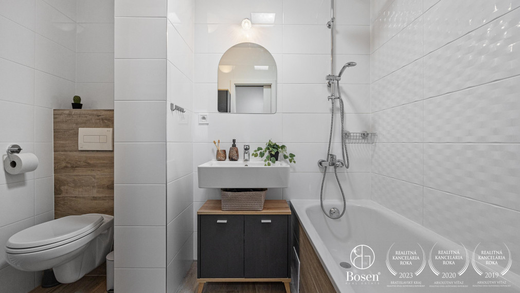 BOSEN | 4 izbový dom v dvojdome so záhradou