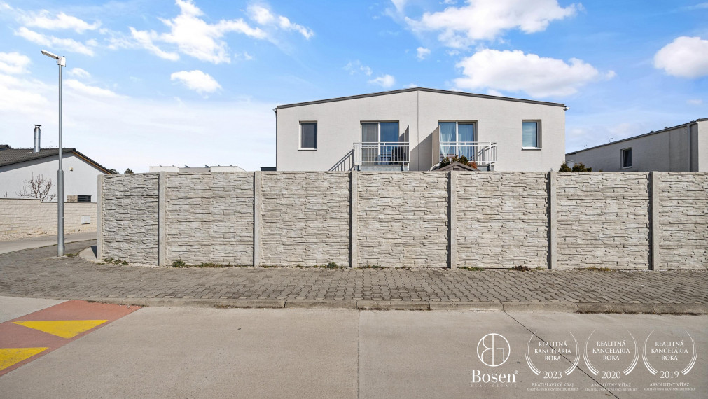 BOSEN | 4 izbový dom v dvojdome so záhradou