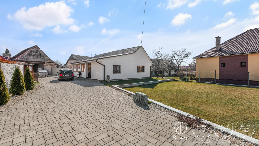 BOSEN | REZERVOVANÉ - Na predaj zariadený 3 izbový rodinný dom po kompletnej rekonštrukcii Borský Mikuláš