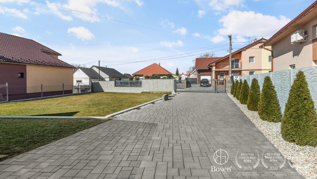 BOSEN | REZERVOVANÉ - Na predaj zariadený 3 izbový rodinný dom po kompletnej rekonštrukcii Borský Mikuláš