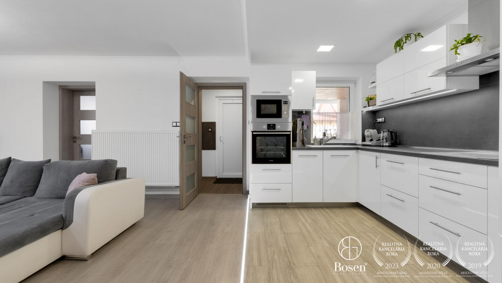 BOSEN | REZERVOVANÉ - Na predaj zariadený 3 izbový rodinný dom po kompletnej rekonštrukcii Borský Mikuláš