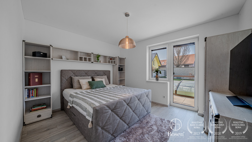 BOSEN | 4 izbový bungalov s bazénom a garážou v Malinove