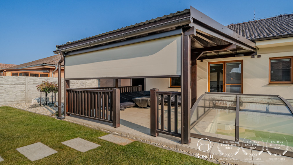 BOSEN | 4 izbový bungalov s bazénom a garážou v Malinove