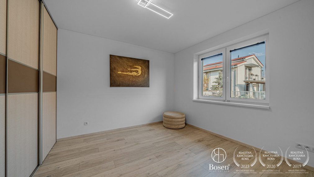 BOSEN | 4 izbový bungalov s bazénom a garážou v Malinove