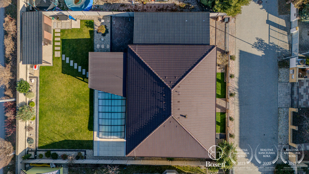 BOSEN | 4 izbový bungalov s bazénom a garážou v Malinove