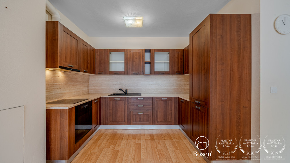 PREDANÉ - BOSEN | Priestranný 2 izbový byt s terasou, Na zlatej nohe, 69 m2