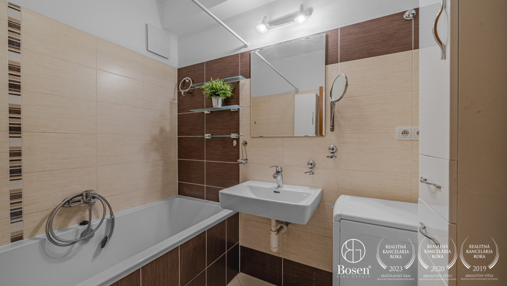 PREDANÉ - BOSEN | Priestranný 2 izbový byt s terasou, Na zlatej nohe, 69 m2