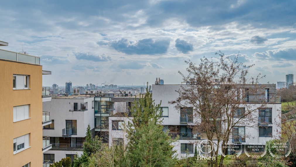 PREDANÉ - BOSEN | Priestranný 2 izbový byt s terasou, Na zlatej nohe, 69 m2