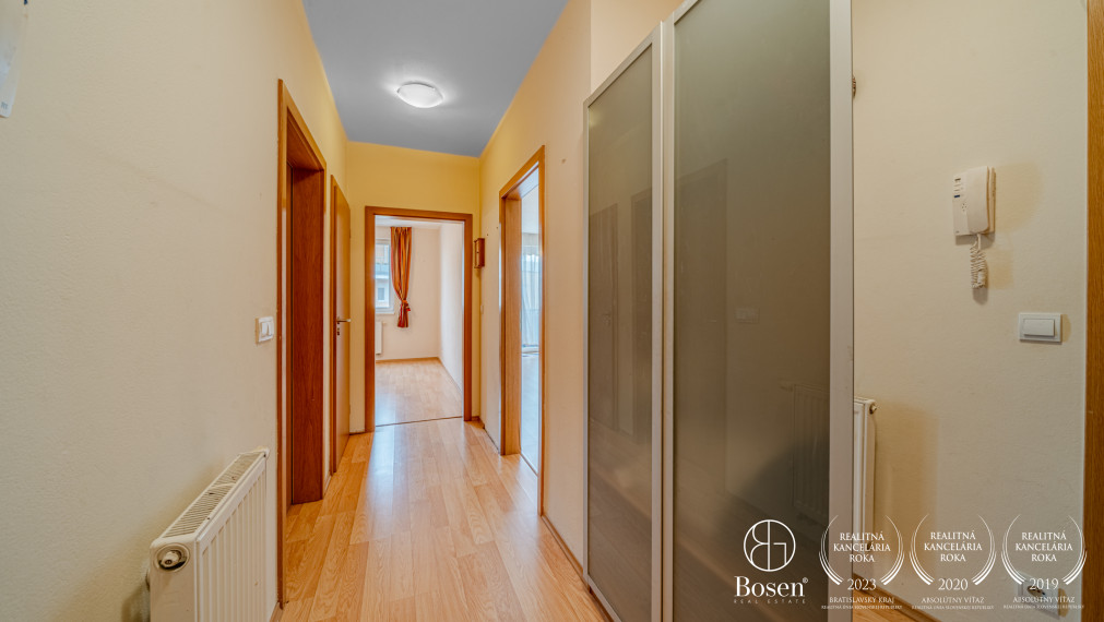 PREDANÉ - BOSEN | Priestranný 2 izbový byt s terasou, Na zlatej nohe, 69 m2
