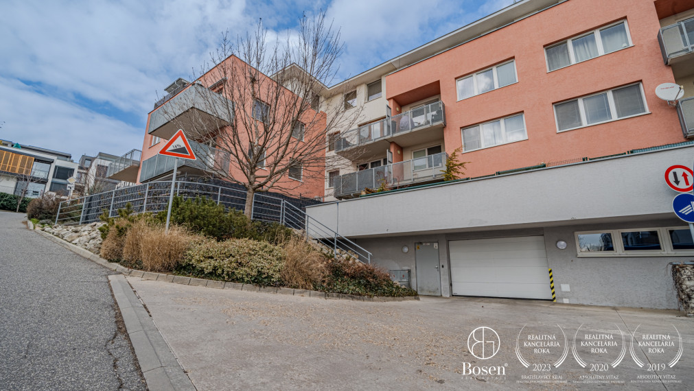 PREDANÉ - BOSEN | Priestranný 2 izbový byt s terasou, Na zlatej nohe, 69 m2