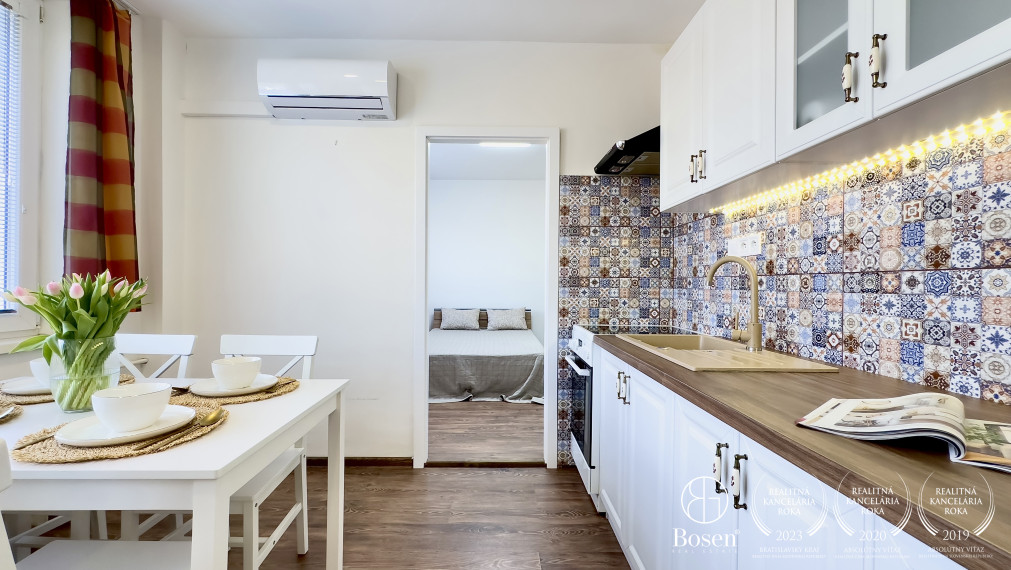 BOSEN | Rezervované, kompletne zrekonštruovaný 2 izbový byt, Štúrova ulica, Fiľakovo, 50m2