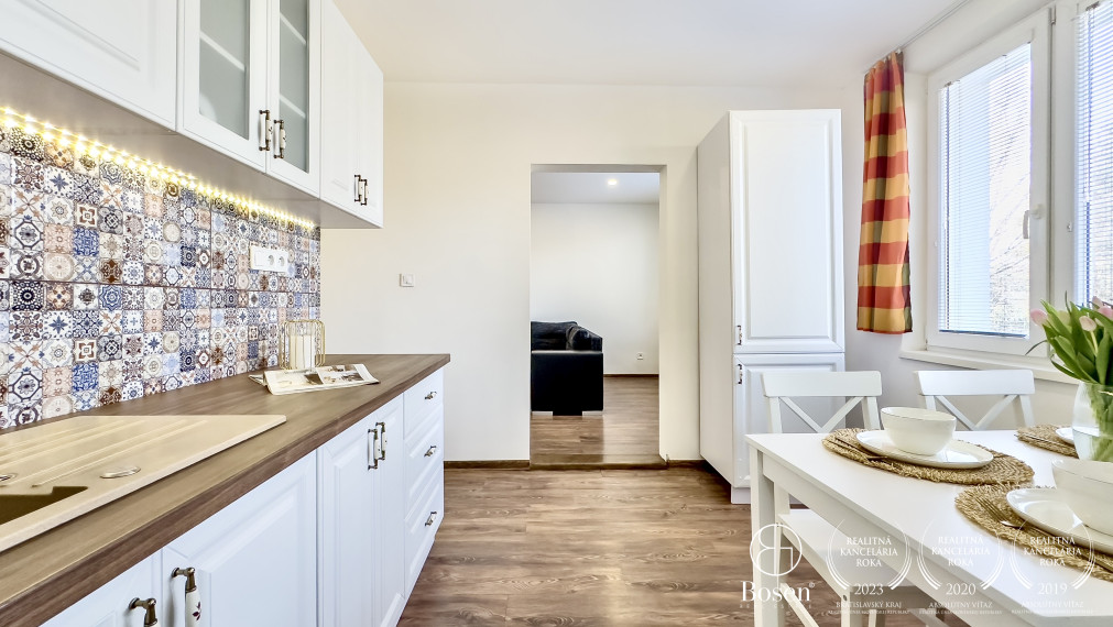 BOSEN | Rezervované, kompletne zrekonštruovaný 2 izbový byt, Štúrova ulica, Fiľakovo, 50m2