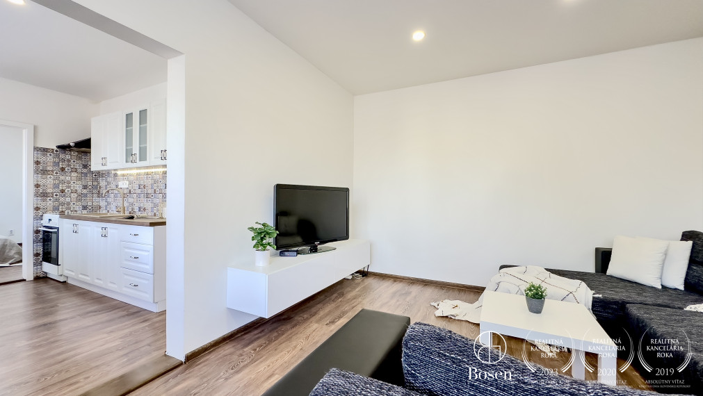 BOSEN | Rezervované, kompletne zrekonštruovaný 2 izbový byt, Štúrova ulica, Fiľakovo, 50m2