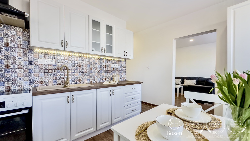 BOSEN | Rezervované, kompletne zrekonštruovaný 2 izbový byt, Štúrova ulica, Fiľakovo, 50m2