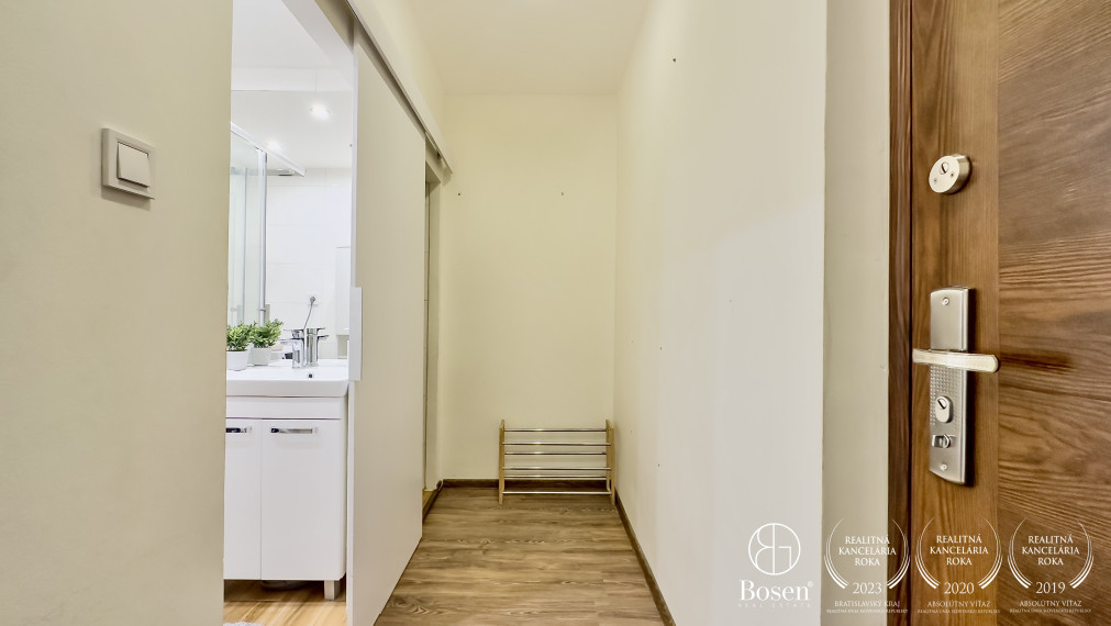 BOSEN | Rezervované, kompletne zrekonštruovaný 2 izbový byt, Štúrova ulica, Fiľakovo, 50m2