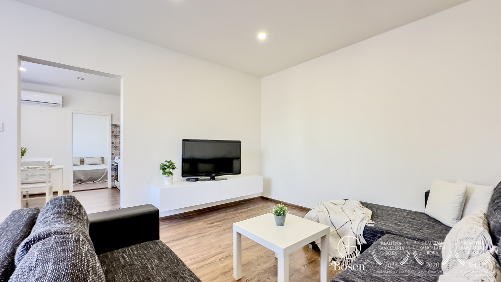 BOSEN | Rezervované, kompletne zrekonštruovaný 2 izbový byt, Štúrova ulica, Fiľakovo, 50m2