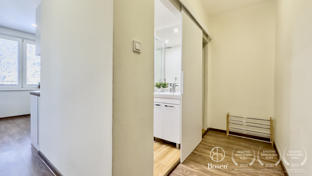 BOSEN | Rezervované, kompletne zrekonštruovaný 2 izbový byt, Štúrova ulica, Fiľakovo, 50m2