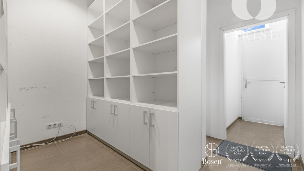 Obchodný priestor/ showroom na prenájom.