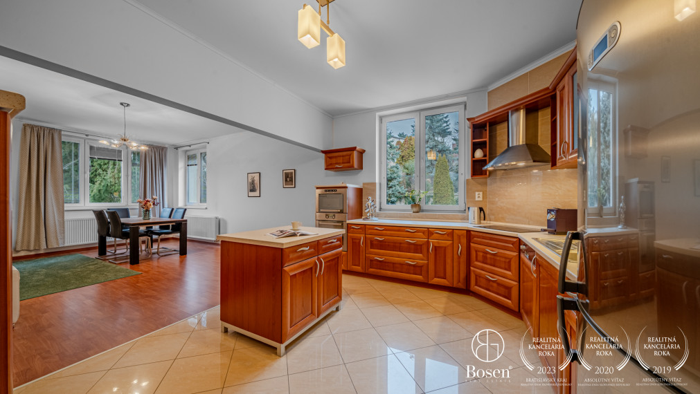 BOSEN | Dvojgeneračné bývanie - 2 samostatné byty s vlastným bazénom a záhradou, ul. Vlčkova