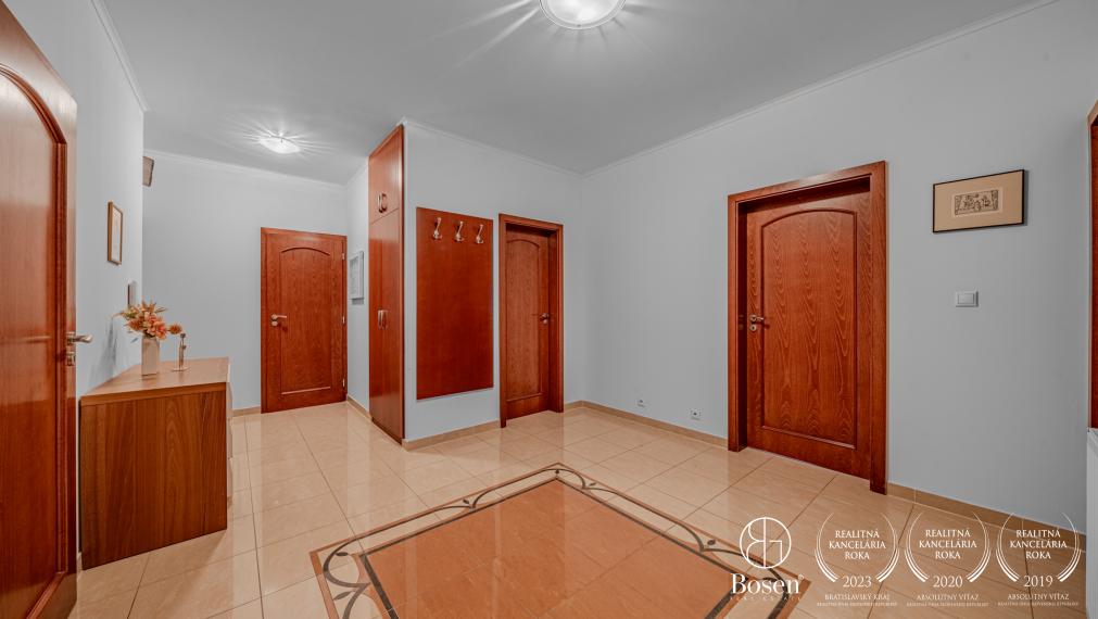 BOSEN | Spojenie Vášho podnikania s bývaním na lukratívnej adrese, ul. Vlčkova, Staré Mesto