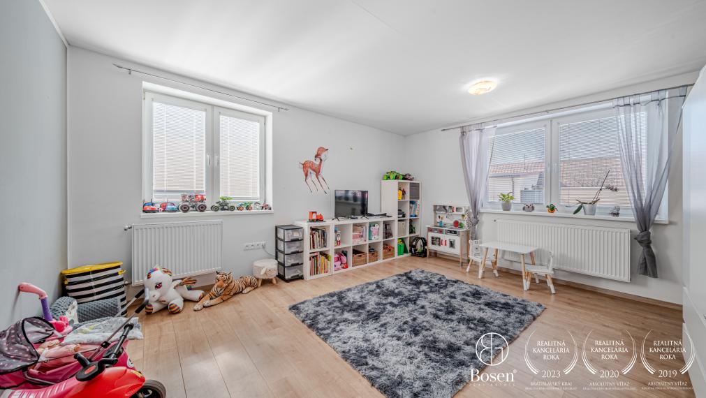 REZERVOVANÉ! BOSEN | Rodinný dom po kompletnej rekonštrukcii s veľkým pozemkom, Gajary